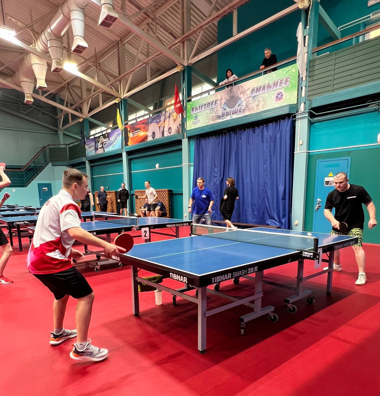 8 место из 19 команд на городском турнире по теннису среди компаний